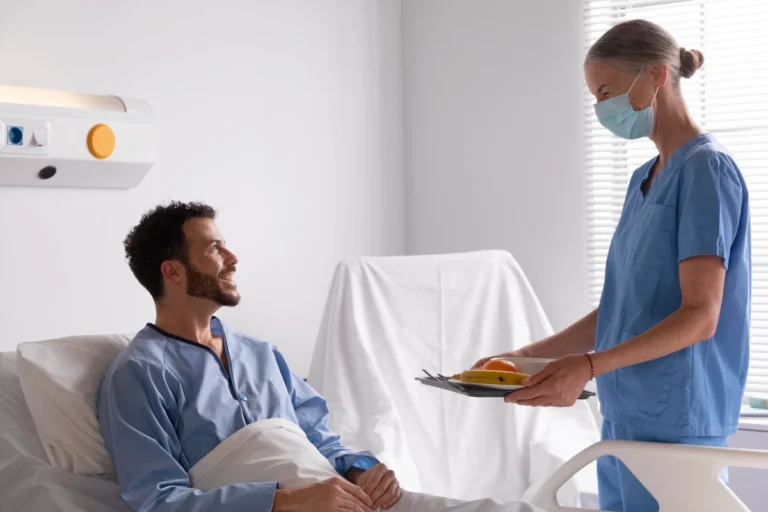 Alimentación postoperatoria alimentos saludables proteína vitamina C recuperación después de cirugía